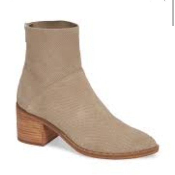 Treasure and Bond Farrah Women's Tan Ankle Boots - Picture 5 of 5